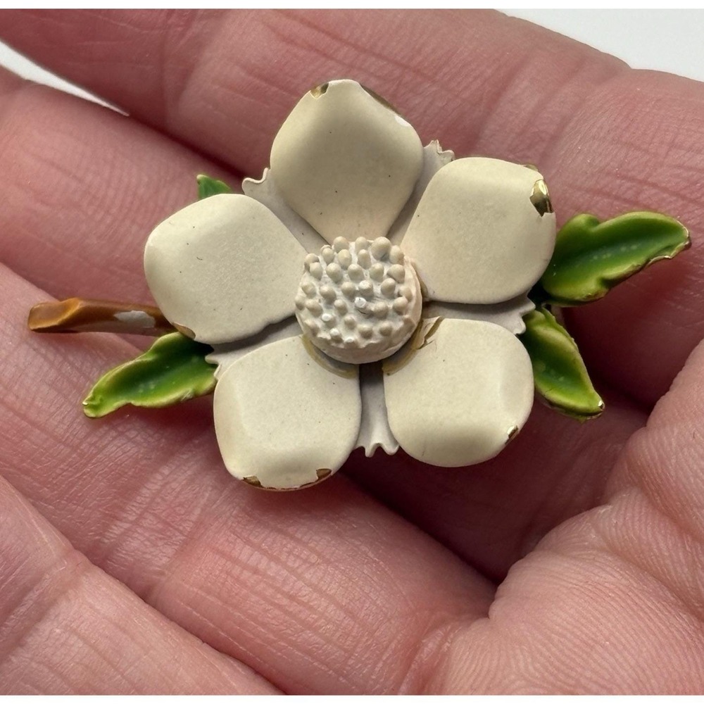 Vintage Enamel Flower Brooch Pin White Retro Pop Art